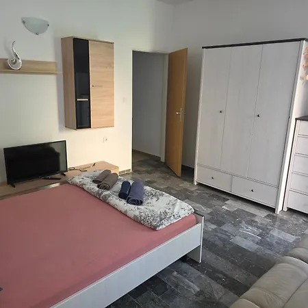 Marko 1 Bedroom #2 * 풀라